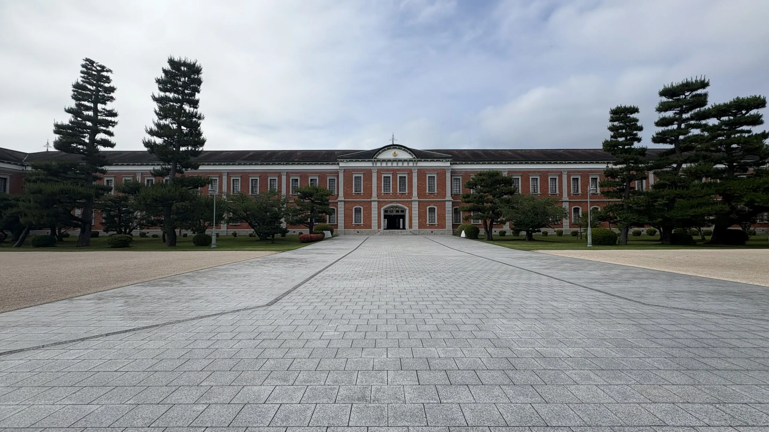 《舞于群港诸岛间：记山阳道散行》